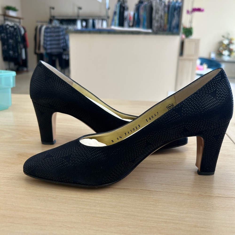 Bruno Magli Navy Pumps size 6